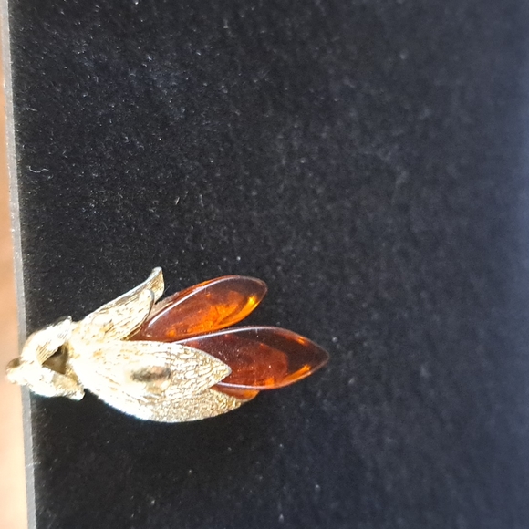 Vintage  1960s Coro Egyptian Revival Collar and Matching Clip on Earrings - Picture 7 of 11